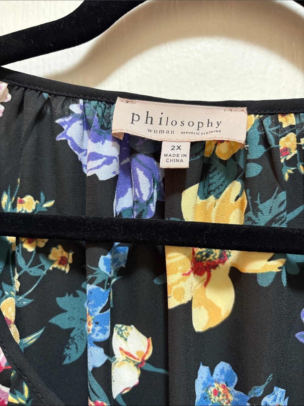 Philosophy Black Floral Flutter-Sleeve Blouse - Picture 2 of 6